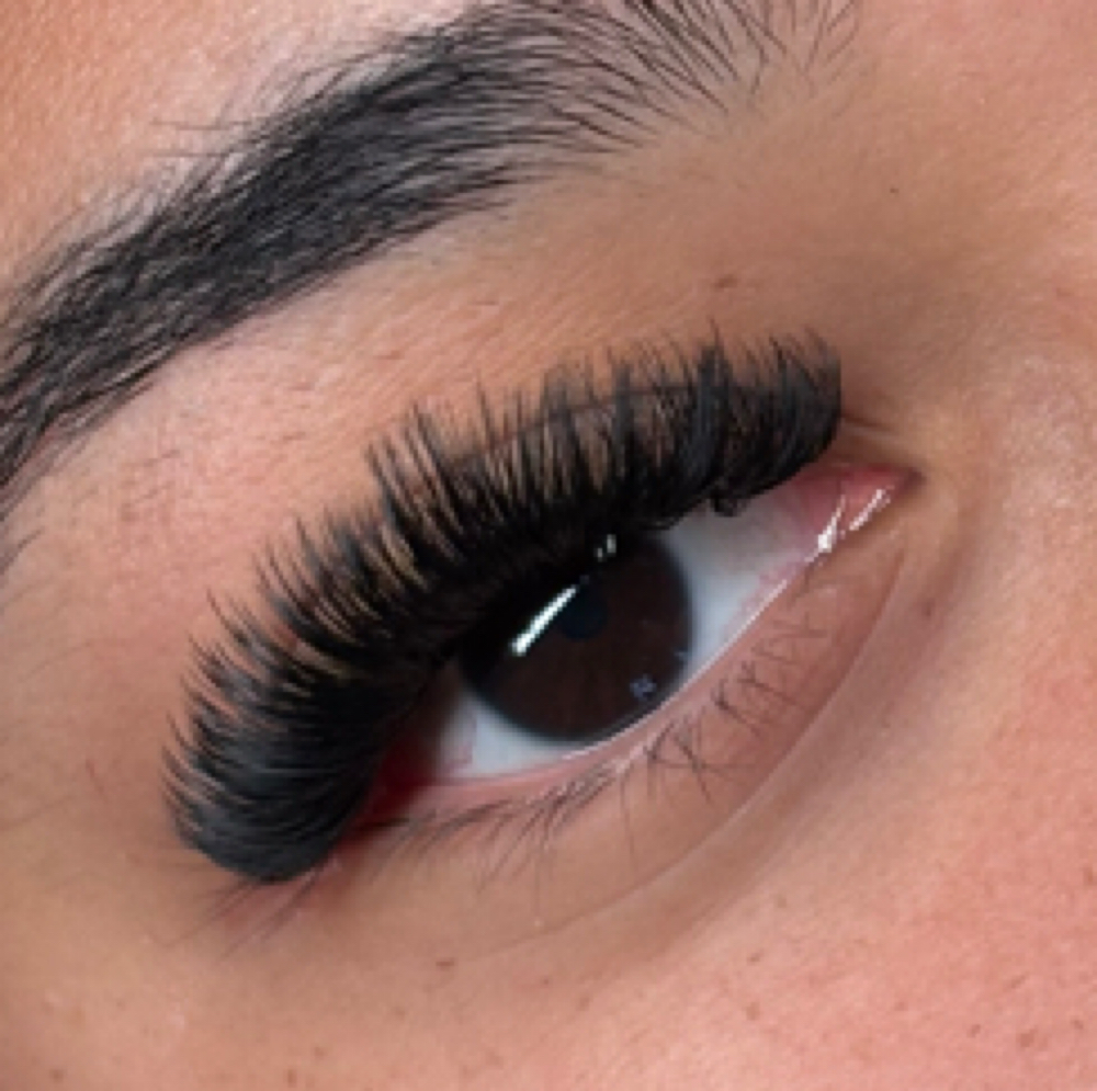 Full Lash Set at Viva La estí in McAllen, TX