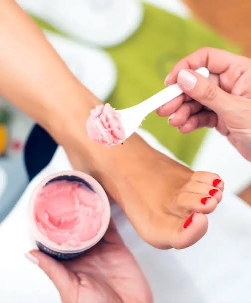 Deluxe Pedicure with Gel (Shellac)