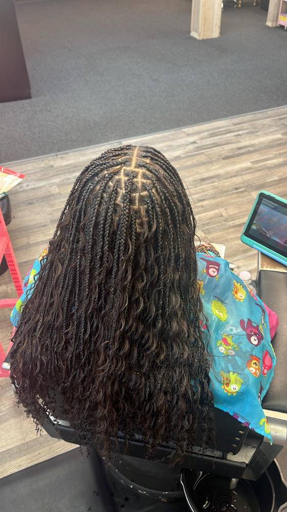 SMedium BOHO MidBack at Luxuryybraidsbyshar in Homewood, IL