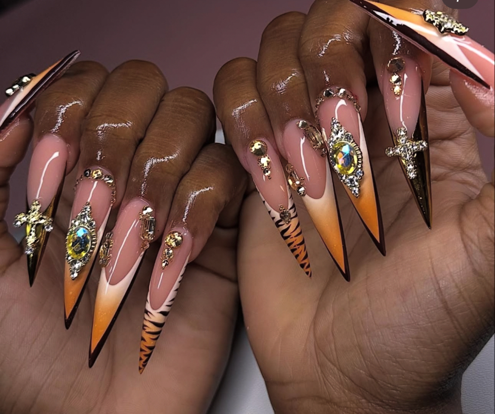 Accent Blingz at Nailz By Holliwood in los Angelos, CA