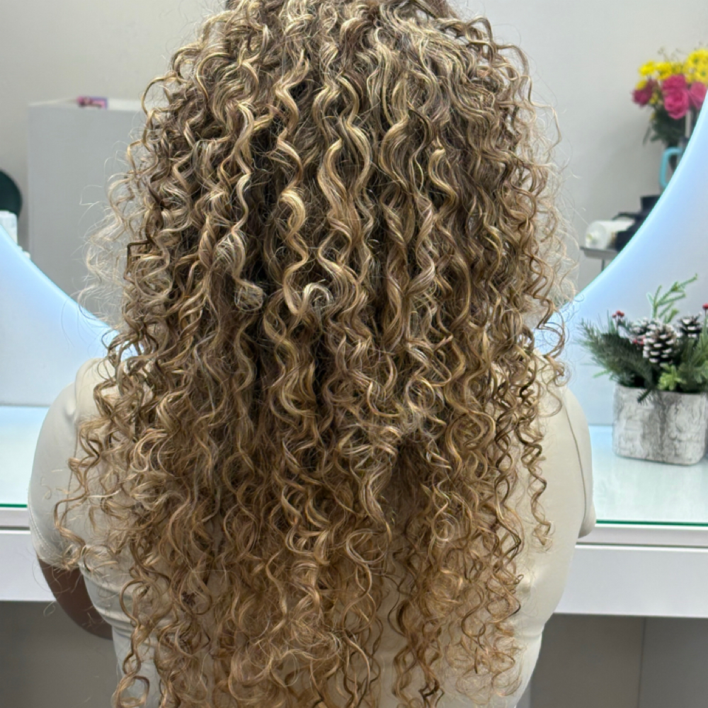 Bleach Highlights / Balayage at Simone marques in Boca Raton, FL
