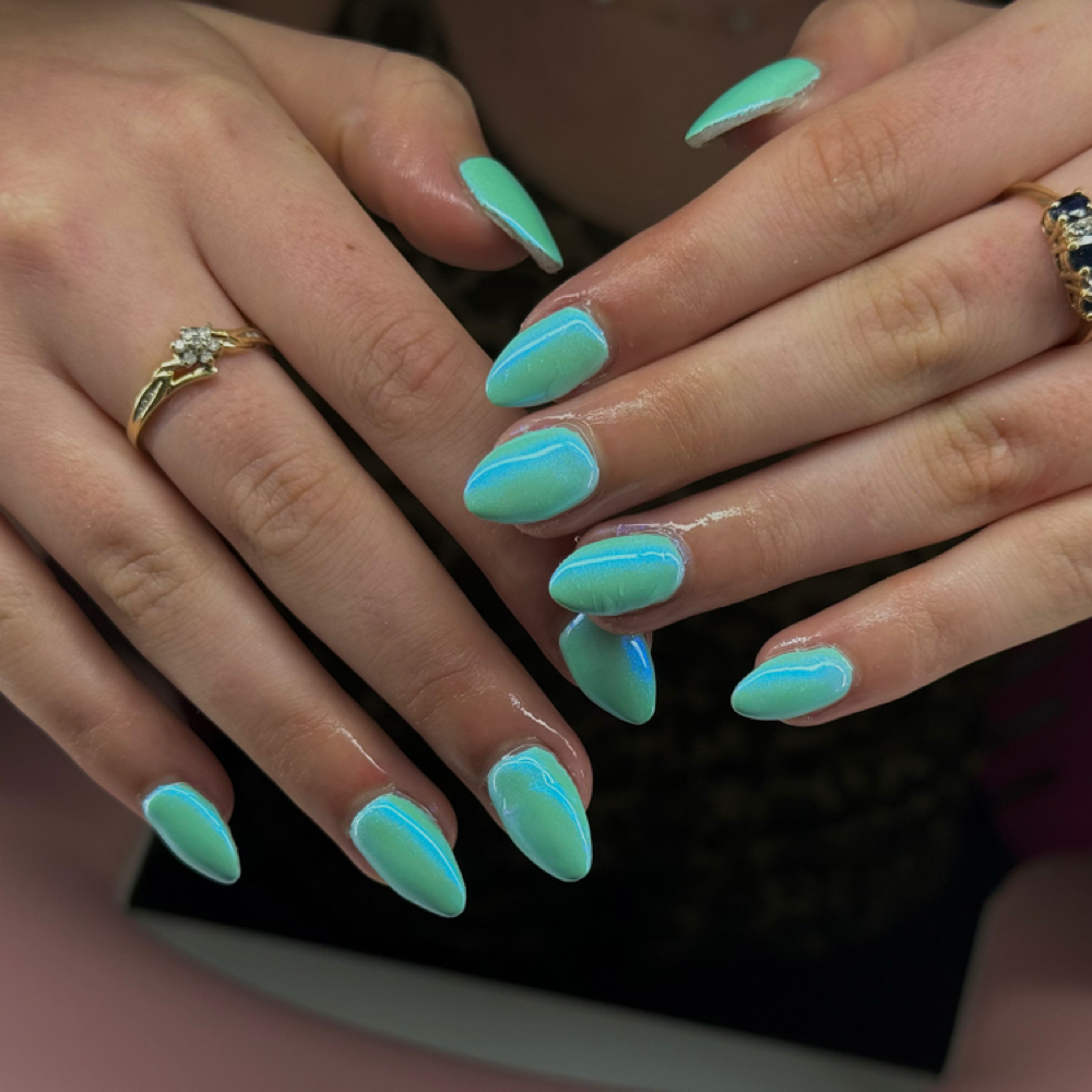 Fullset W/ Solid Colors at Studio 8 in Gulfport, MS