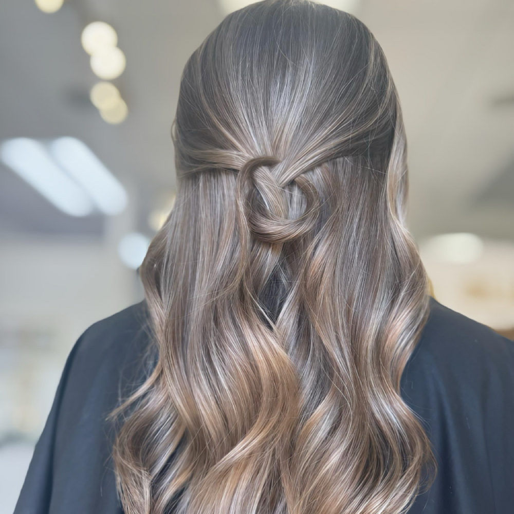 Dimensional Blonde / Heavy Blonding at Arina Stylist in Roseville, CA