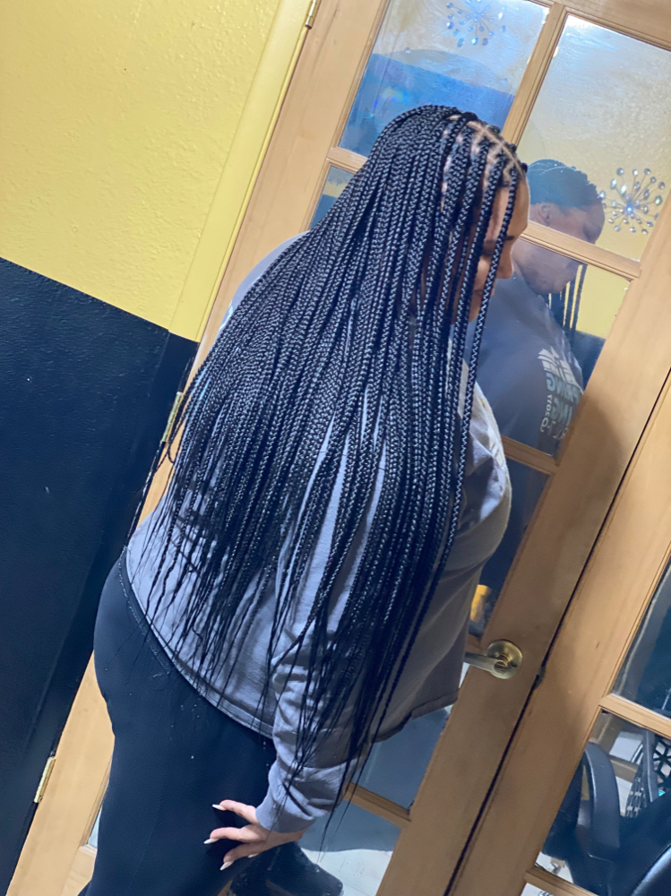 Medium Knotless Waist Length