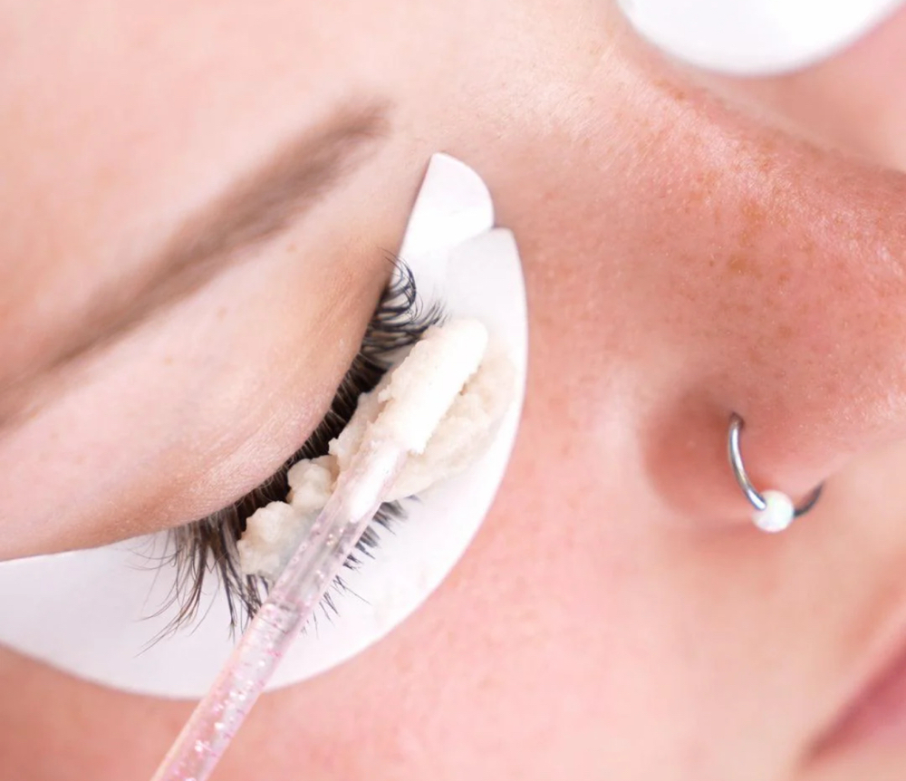 Lash Removal at Nellies Beauty Bar in Phoenix, AZ