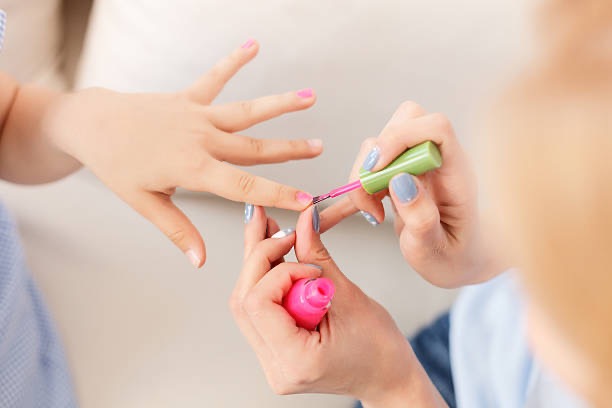 Child's Manicure (≥ 12)