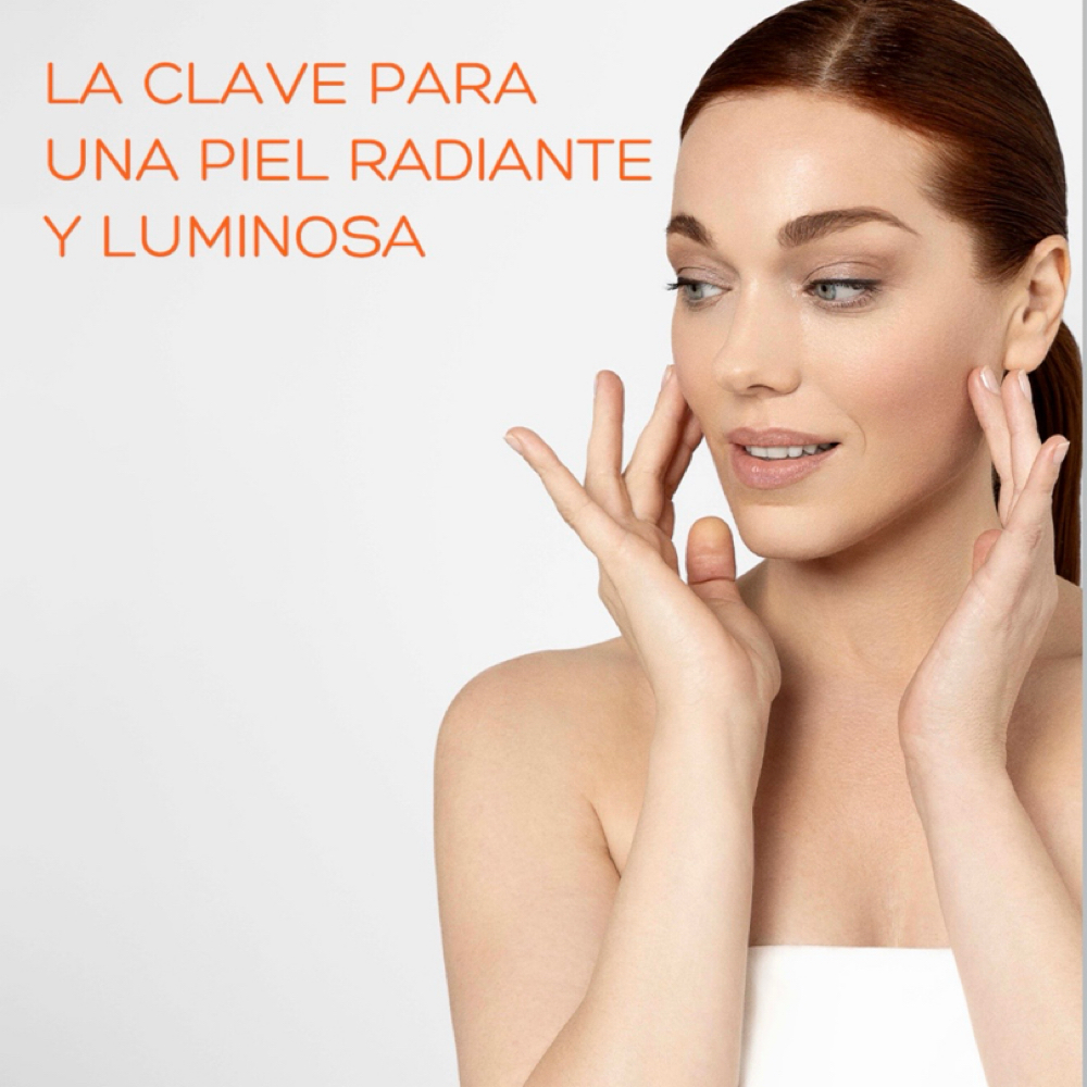 F + Iluminador Intensivo Vitamina C at Halejandra Studio in Miami, FL