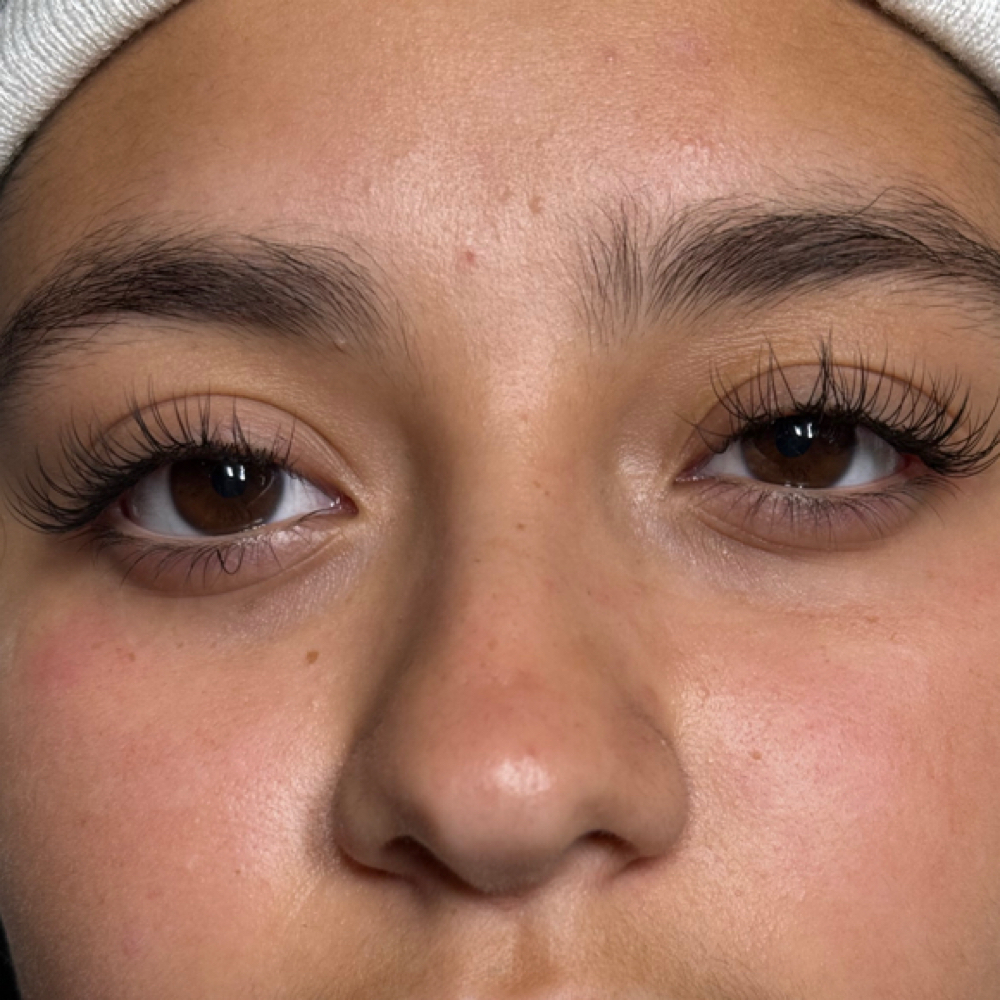 Classic Eyelash Extensions at divinebeautyarizona in Phoenix, AZ