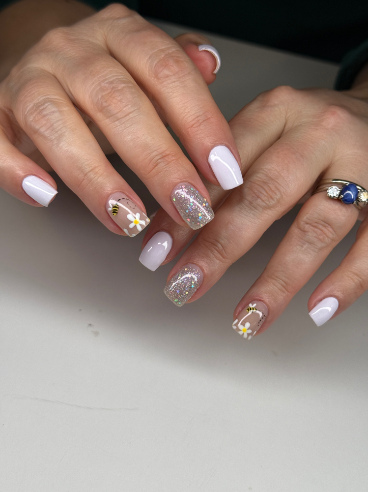 2 finger Nail Art at Pomalo Nail Studio in Bremerton, WA