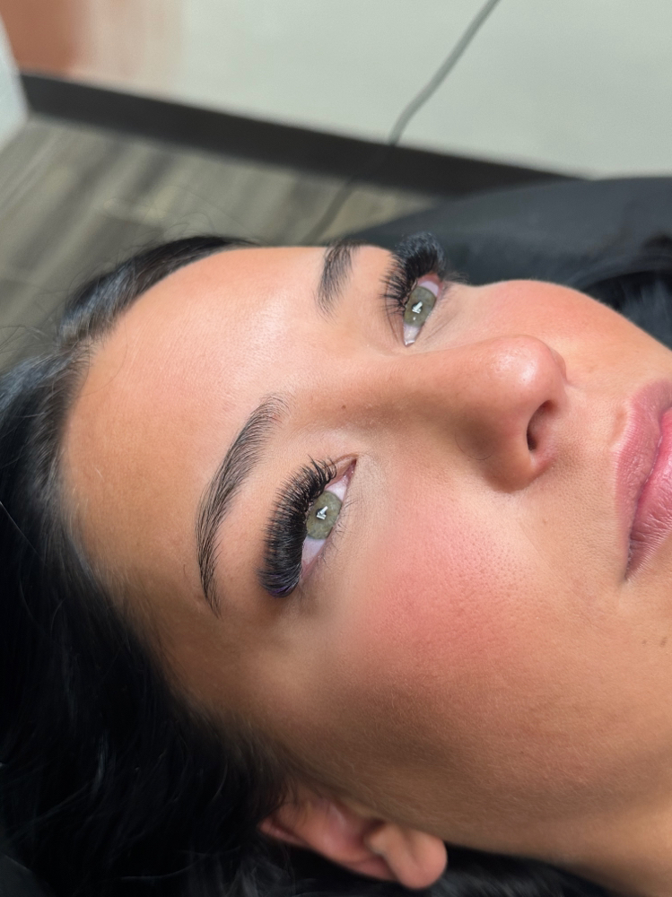Full Set Of Volume Lashes