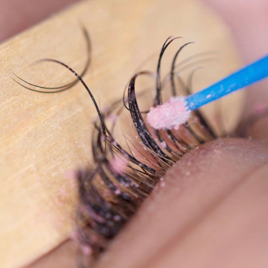 Lash Extension Removal at Eterno Artistry in Houston, TX