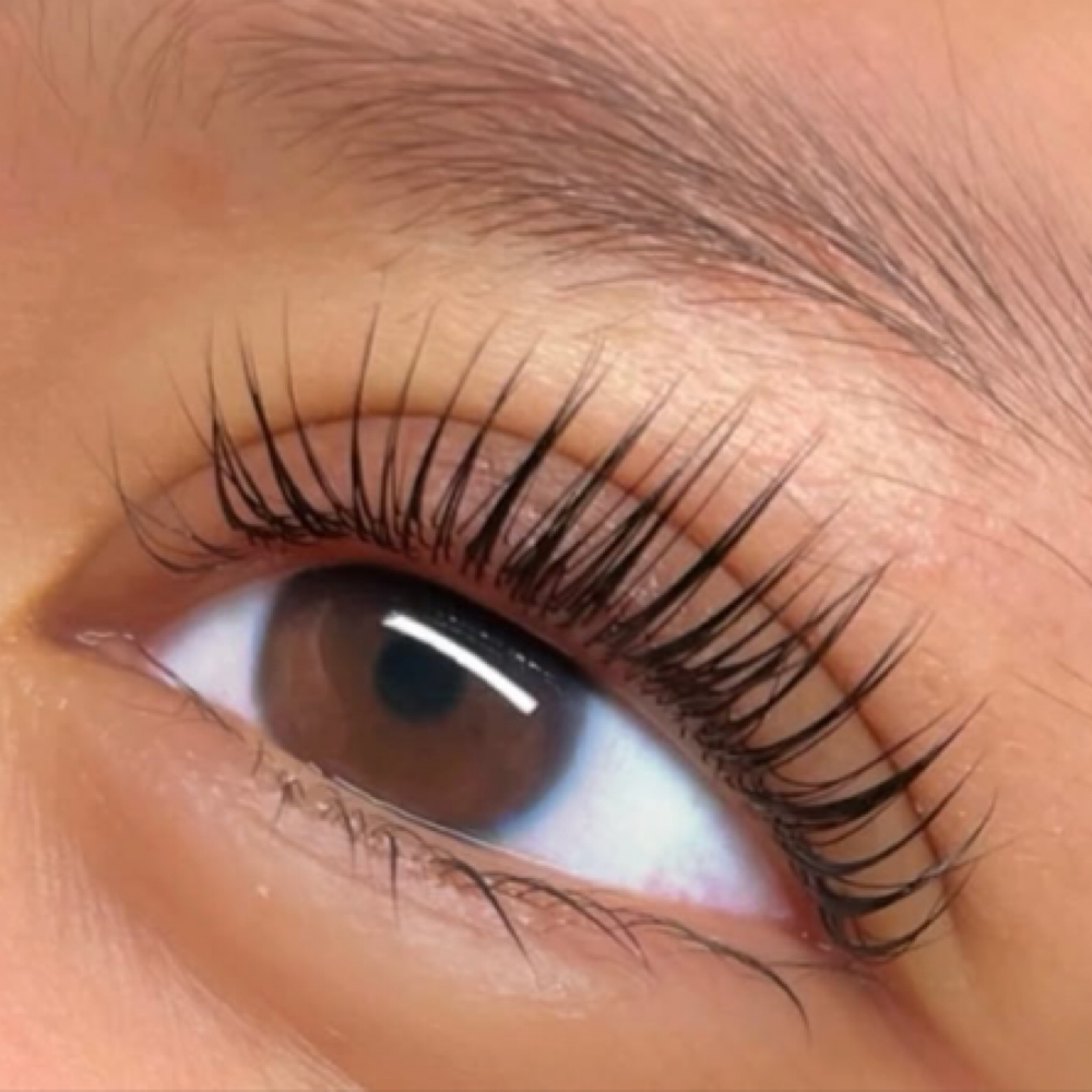Lash Lift at NoemiLuxeLash in Glendale Heights, IL