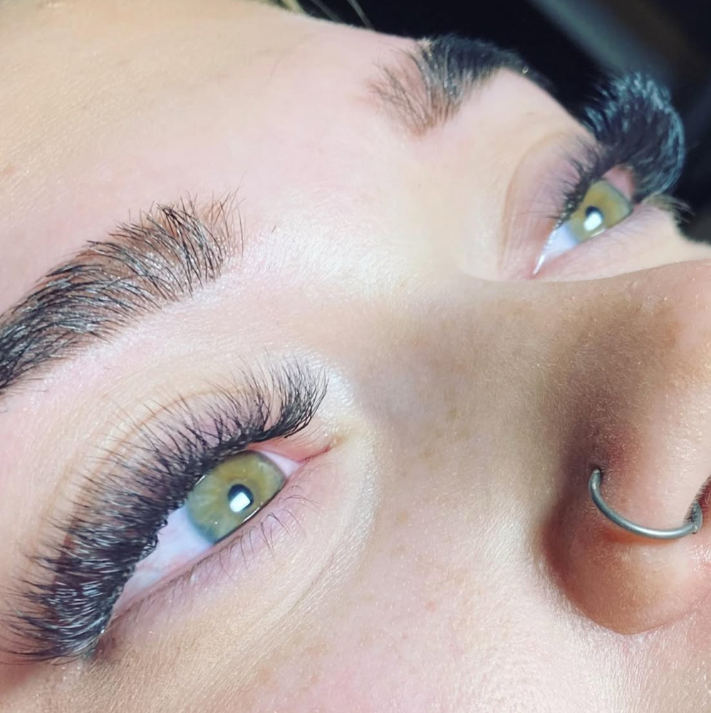 UV Volume Lashes