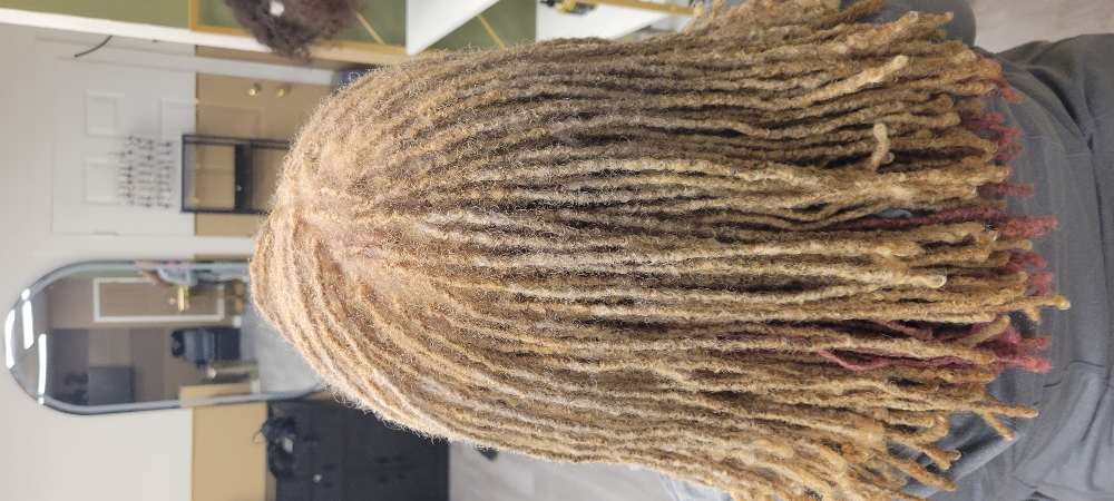 Pre-lighten/ Bleach at Loc This Natural That in Bartlett, TN
