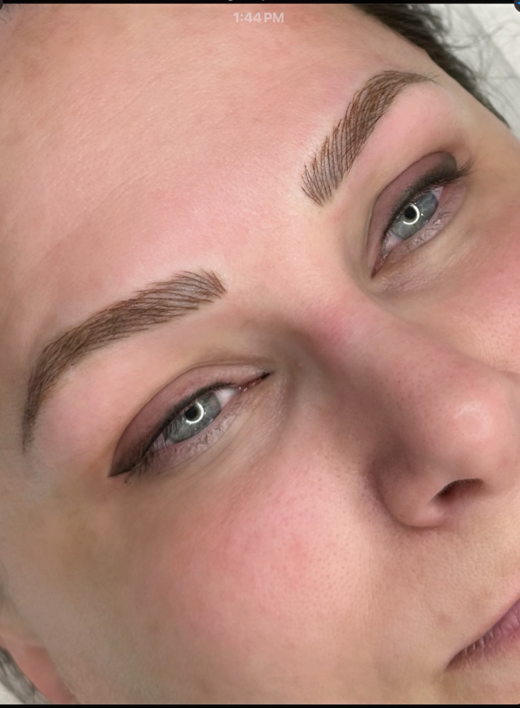 Upper Eyeliner + Lash Line