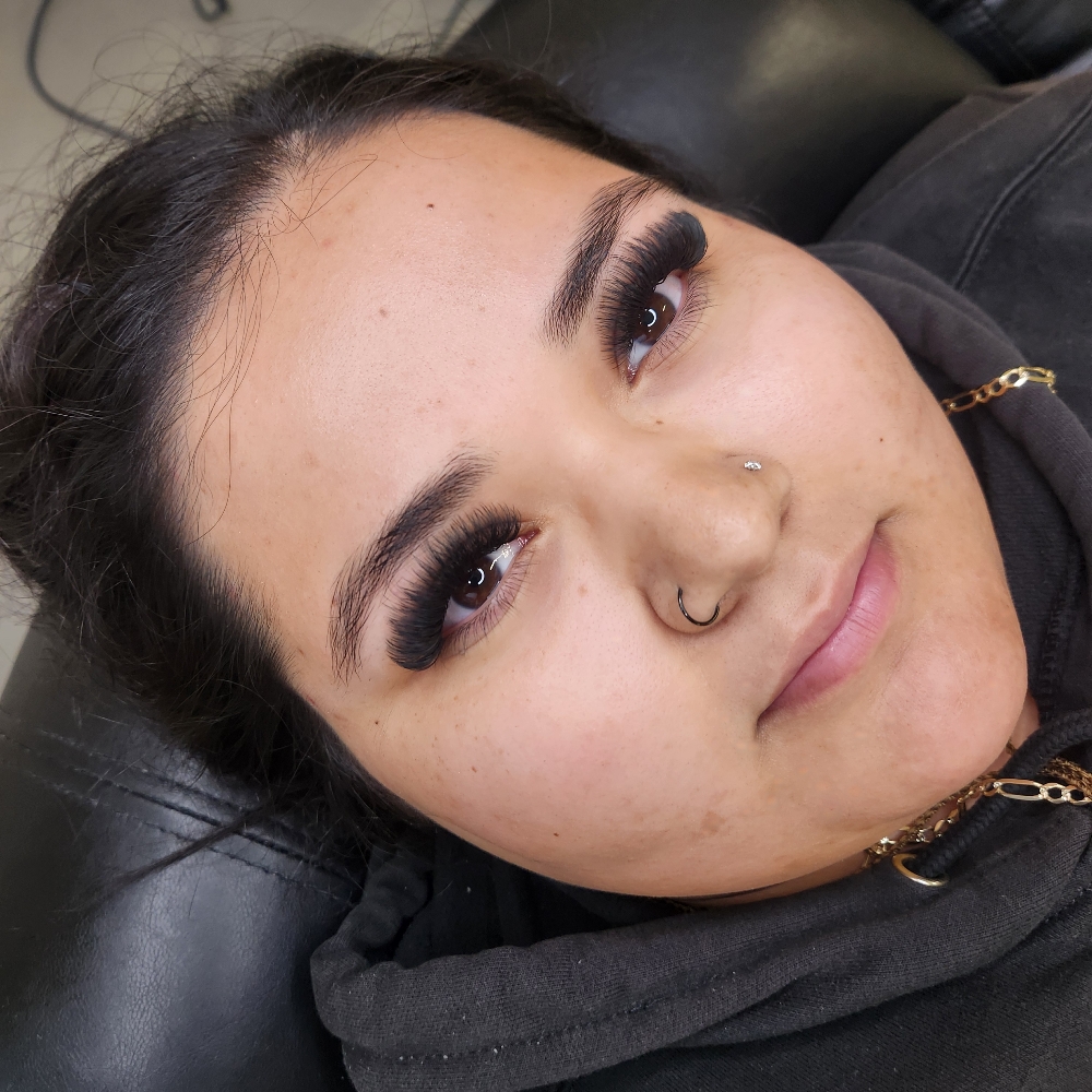 VOLUME LASHES