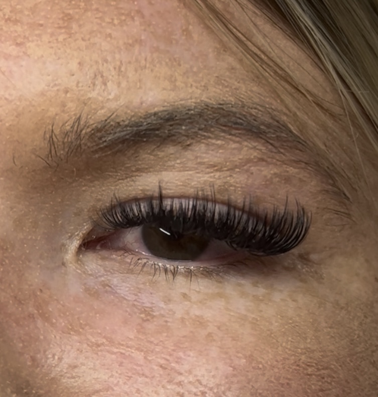 Hybrid Lash Set at Emma’s Lash Lab in Eustis, FL