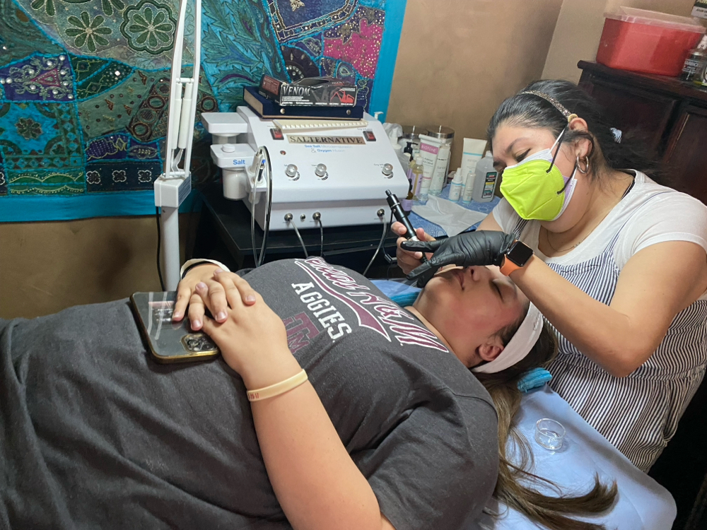 Microneedling/nanoneedling