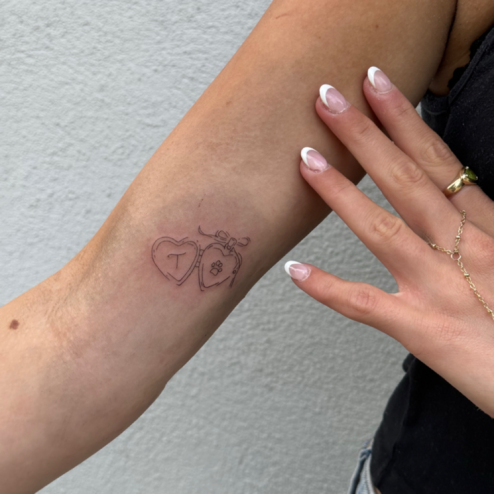 SMALL TATTOO WITH @amariisonn at DAZEY AESTHETIC COLLECTIVE in Phoenix, AZ