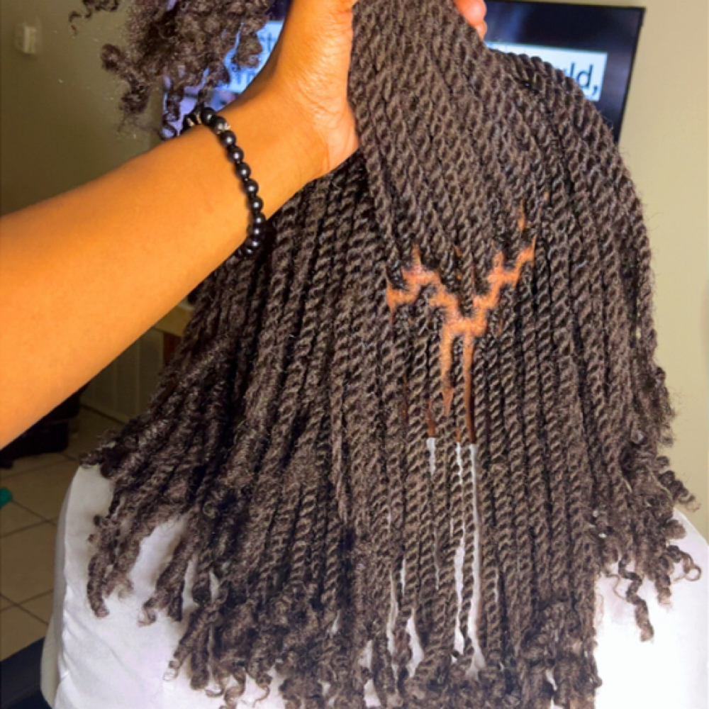Small Kinky Twist at E-Money Braidz in Memphis, TN
