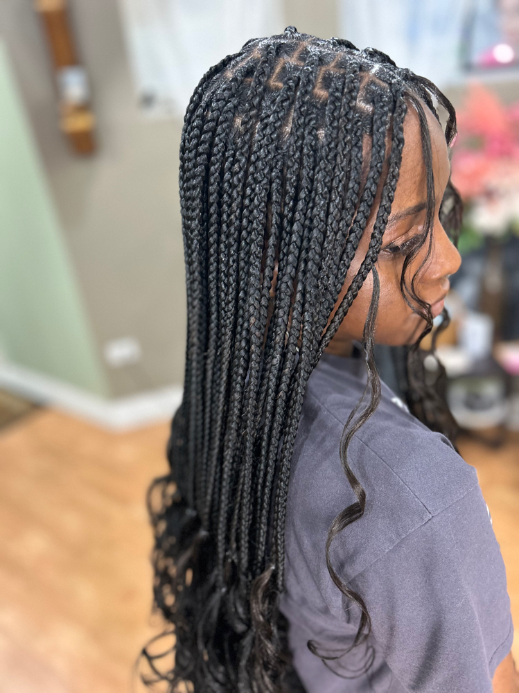 French Curl Knotless at Styles by De LLC in Chicago, IL