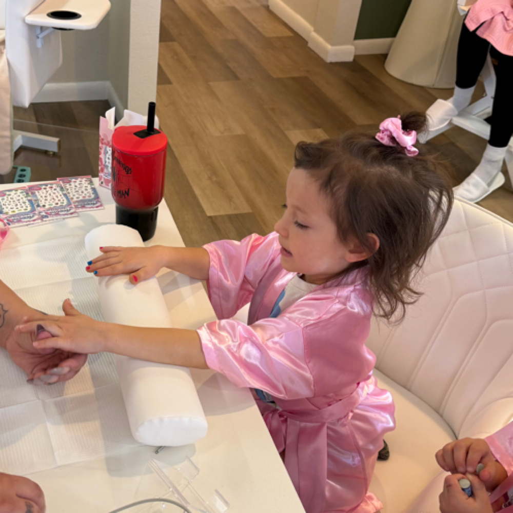 Kids Mani/Pedi at Hola Bella! Beauty Bar in Commerce City, CO