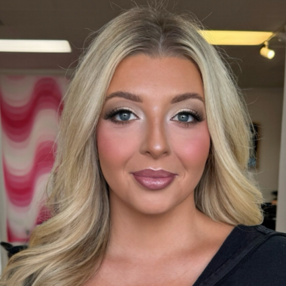 30 Min Glam at Artistry By Emmy in Eddyville, KY