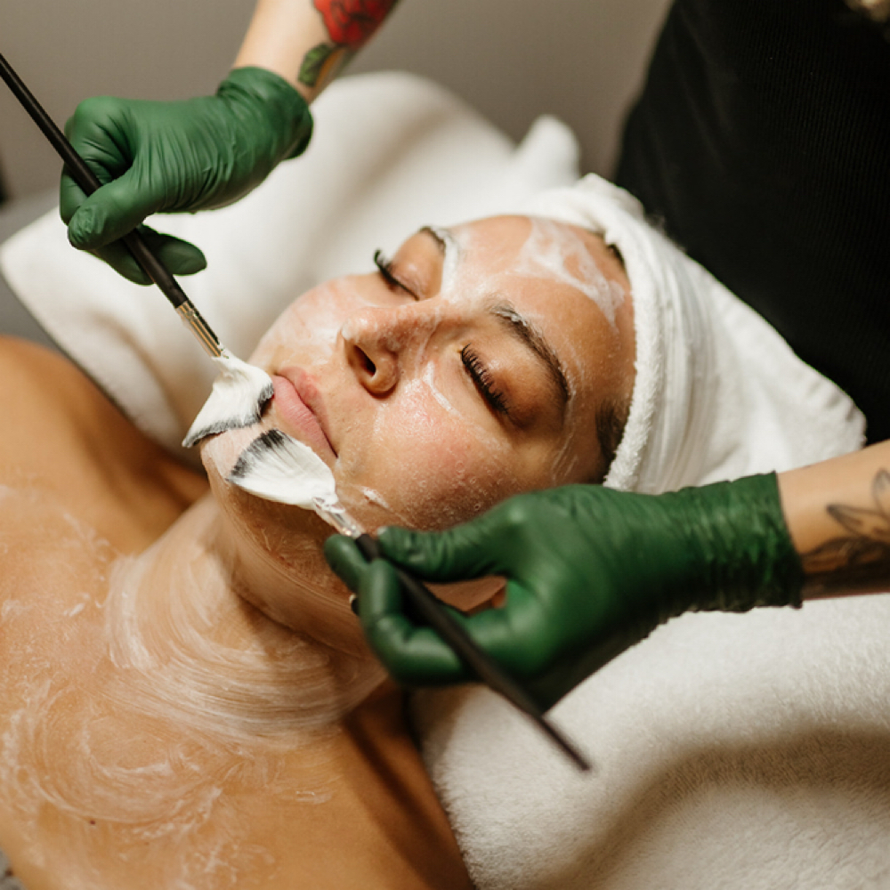 Signature Reset Facial — 2h15m at Emerald Elegance in Windsor Heights, IA
