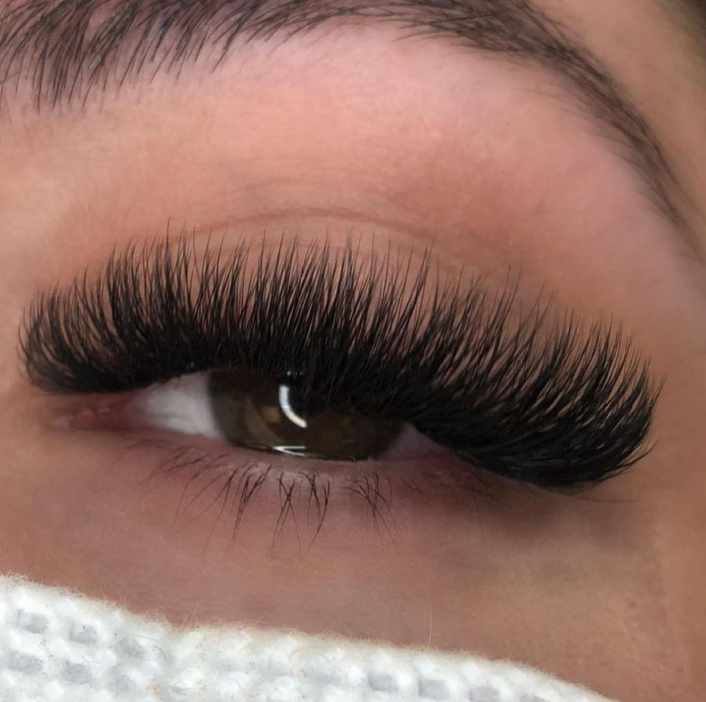 Mega Volume Lashes