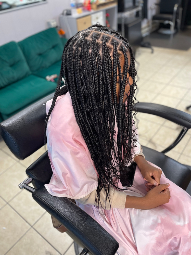 Medium Goddess Knotless Braids