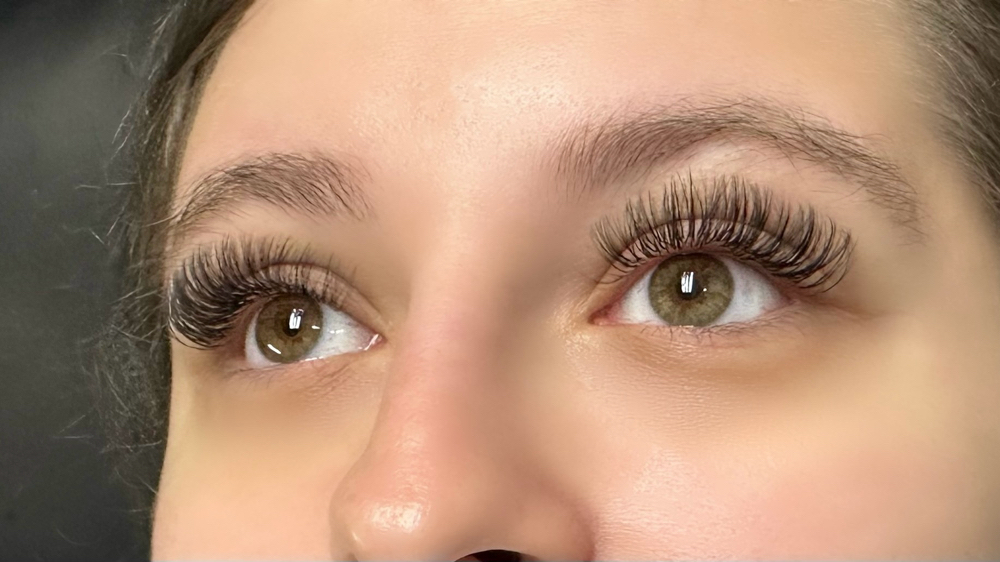 Volume Lashes Fill-in ( 2-3 Weeks)