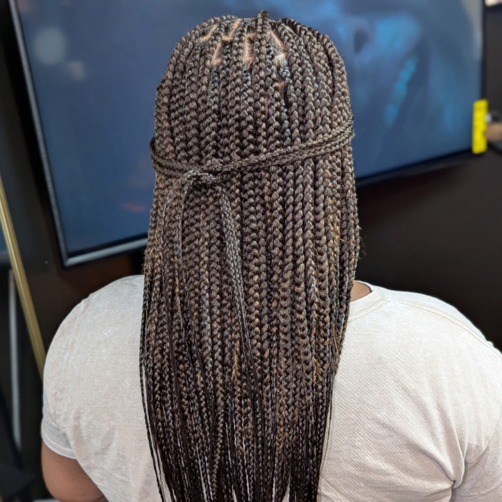 Knotless Medium at Stylo Sense LLC in Memphis, TN