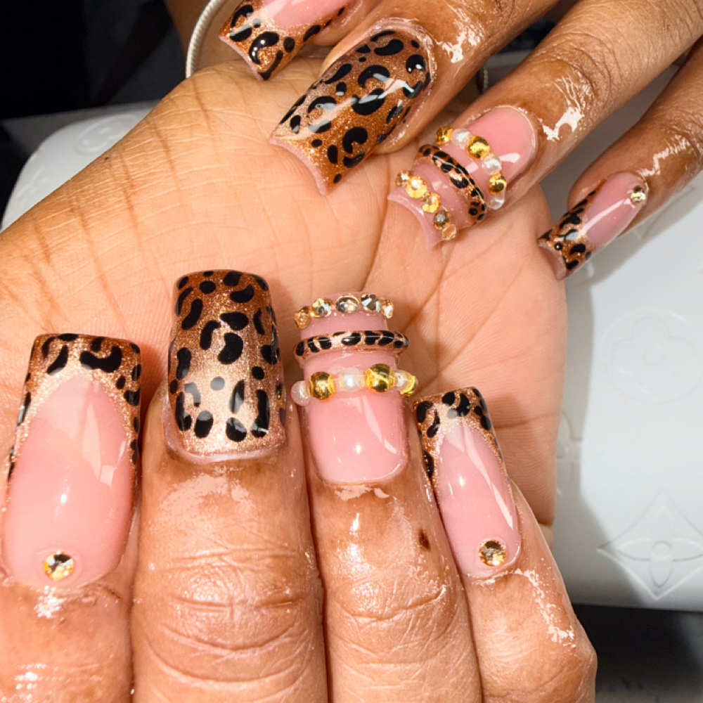 Medium Extra Freestlye at Lele’s House of Nails in Durham, NC