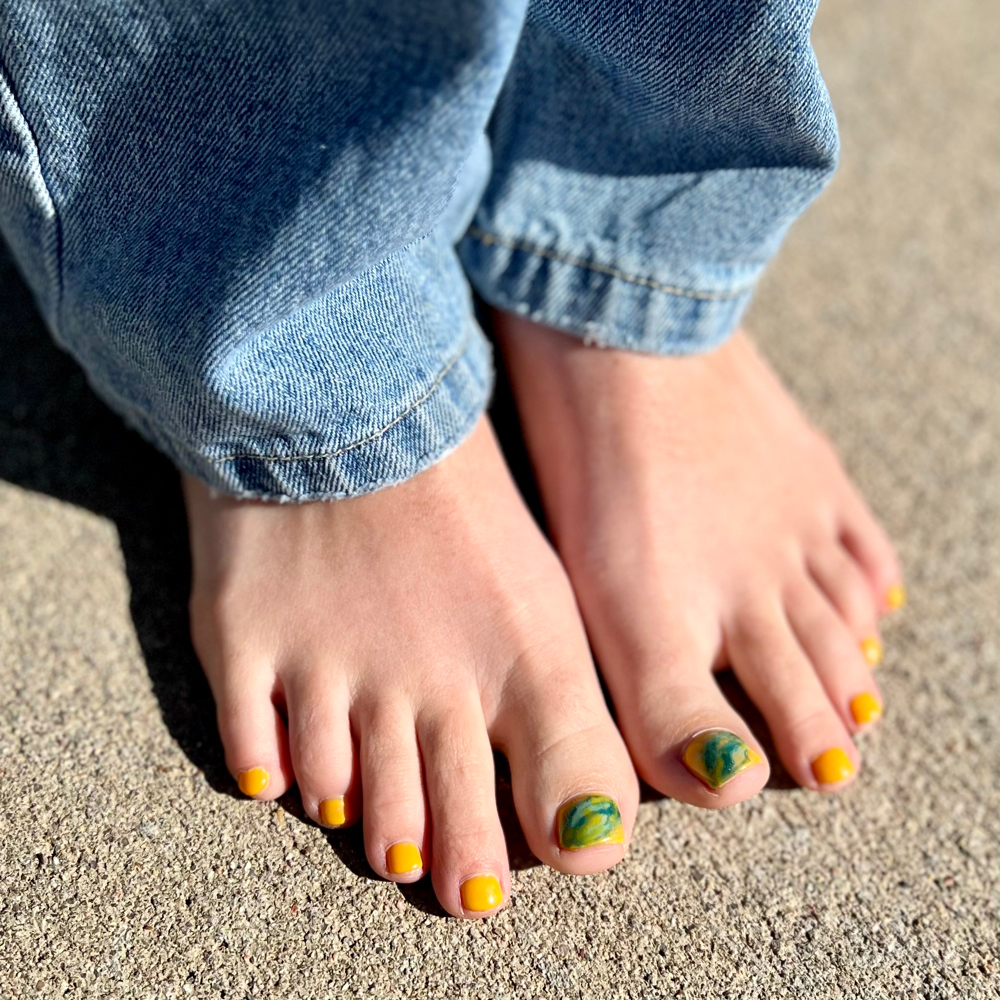 Footlogix Gel Pedicure + Removal