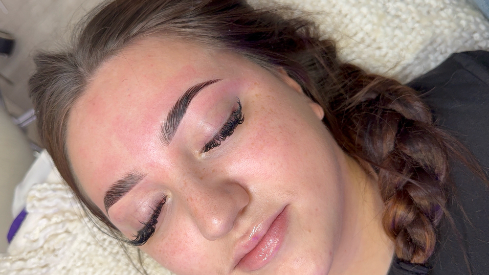 Brow lamination w shaping