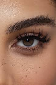 Strip Lash Application