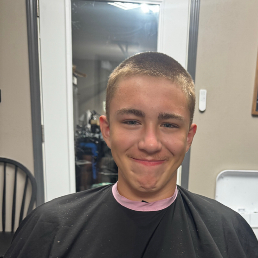 Mens Haircut at Ashley Lipnitzky Hair in Machesney park, IL