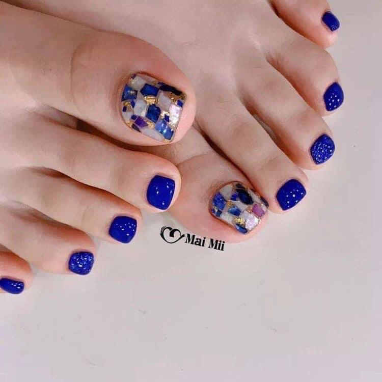 Deluxe Spa Pedicure With Gel$70