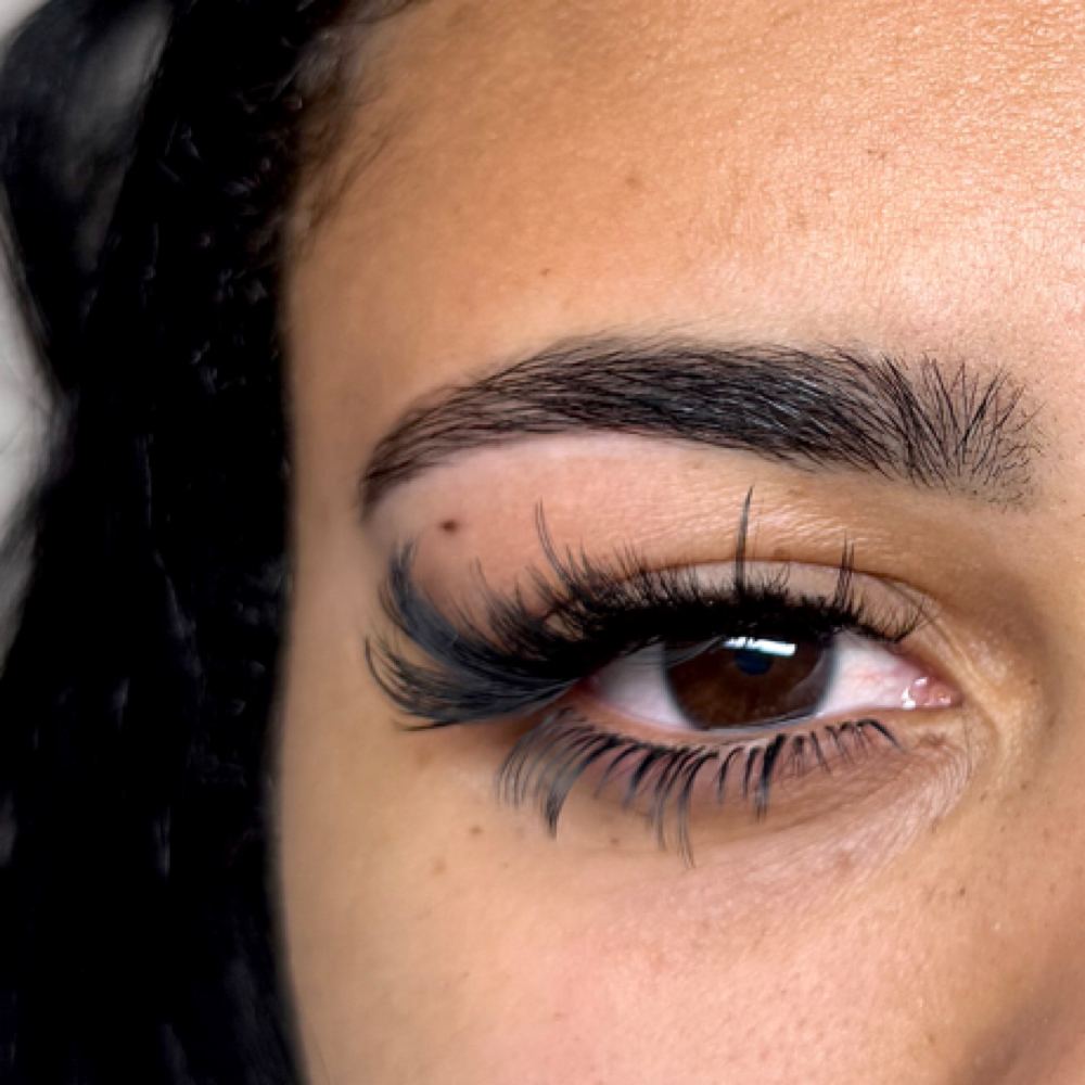 Signature Spiked Wispy Set