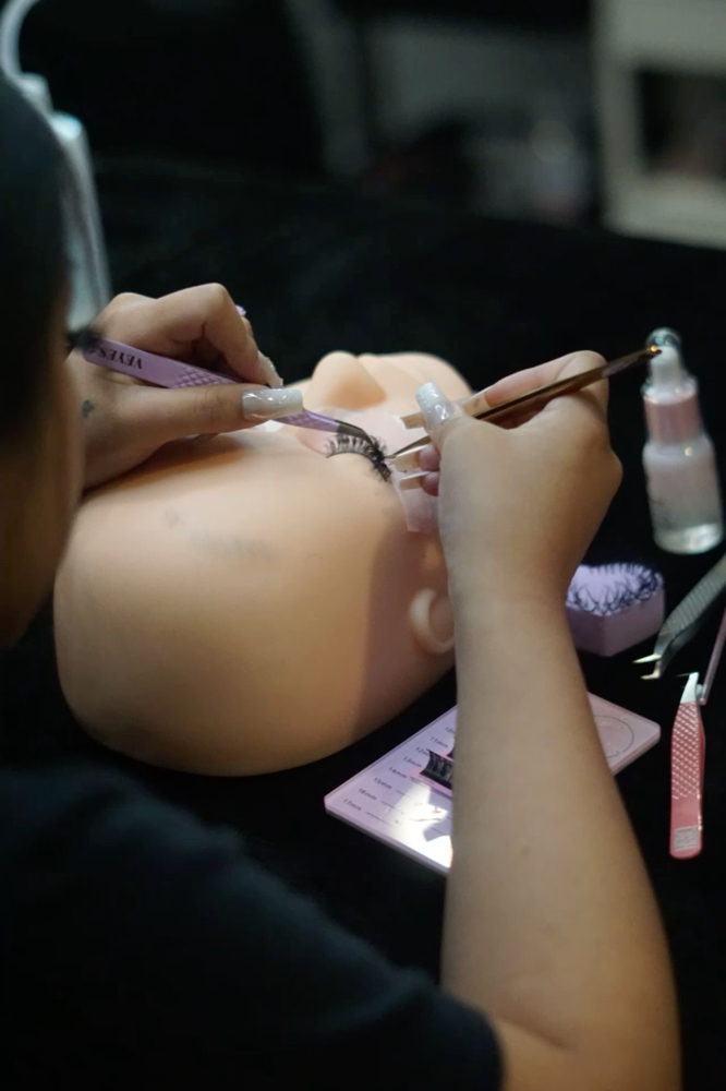 CLASSIC LASH TRAINING