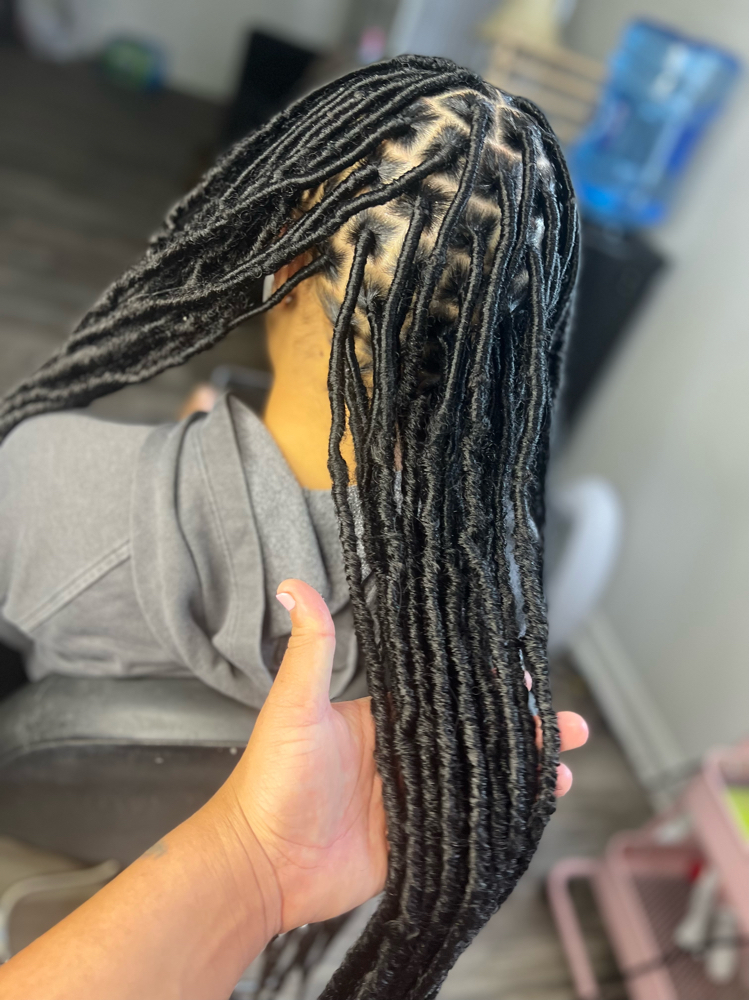 18” Dipped Knotless Soft Locs