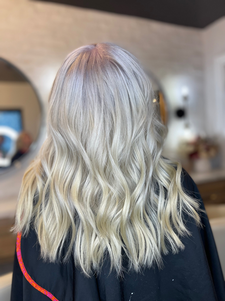 4-8 Weeks Platnium Root Retouch