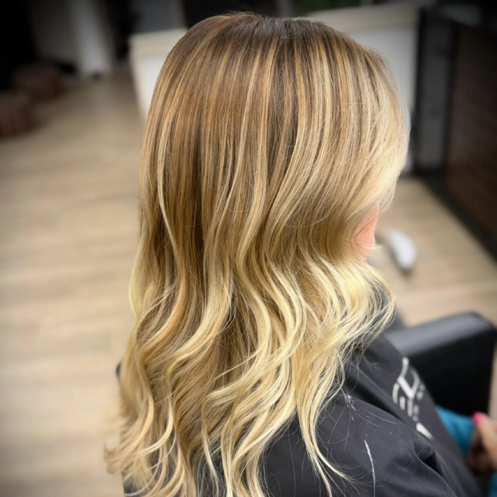 Custom Blonding at Dye Pretty in Watertown, NY