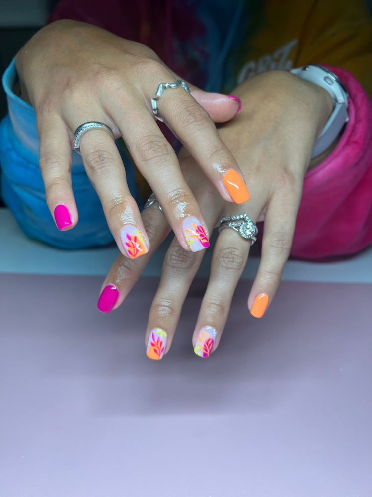 2-Nail Design Per Hand