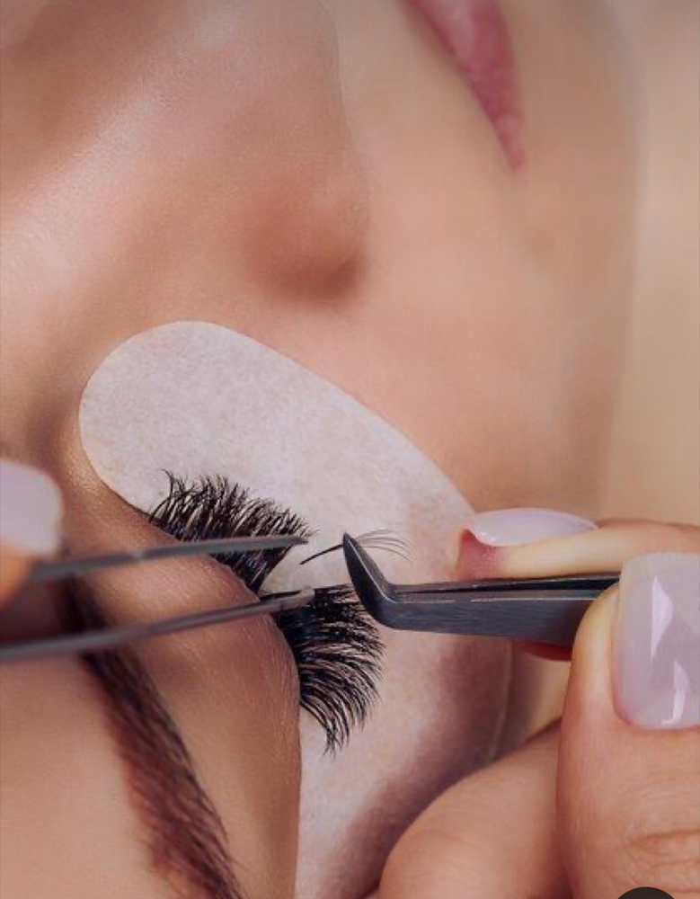 Eyelash Extensions (With Serenity)