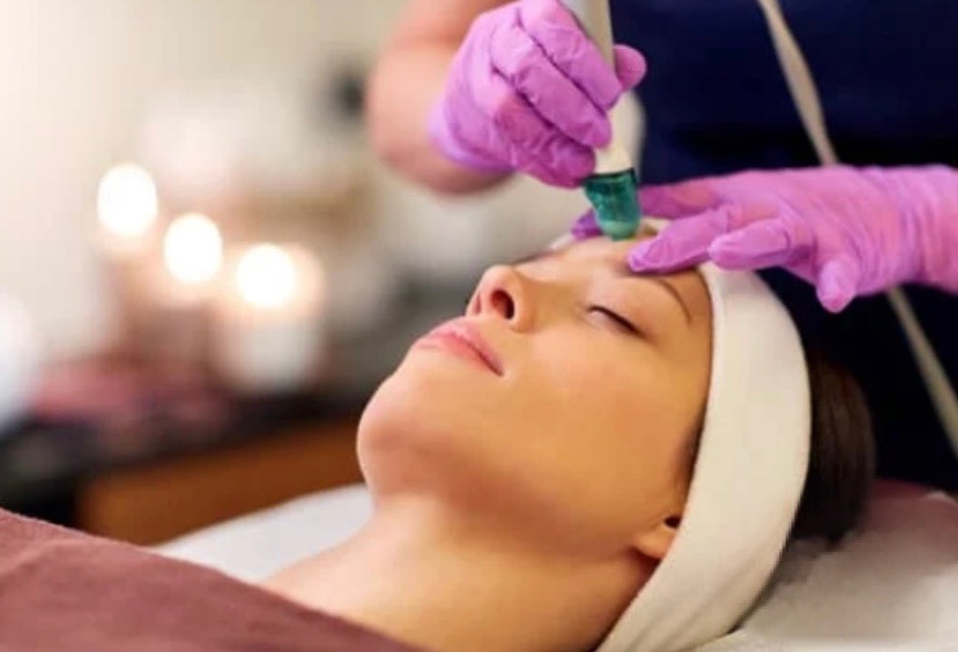 Exquisite HydroGlo Facial