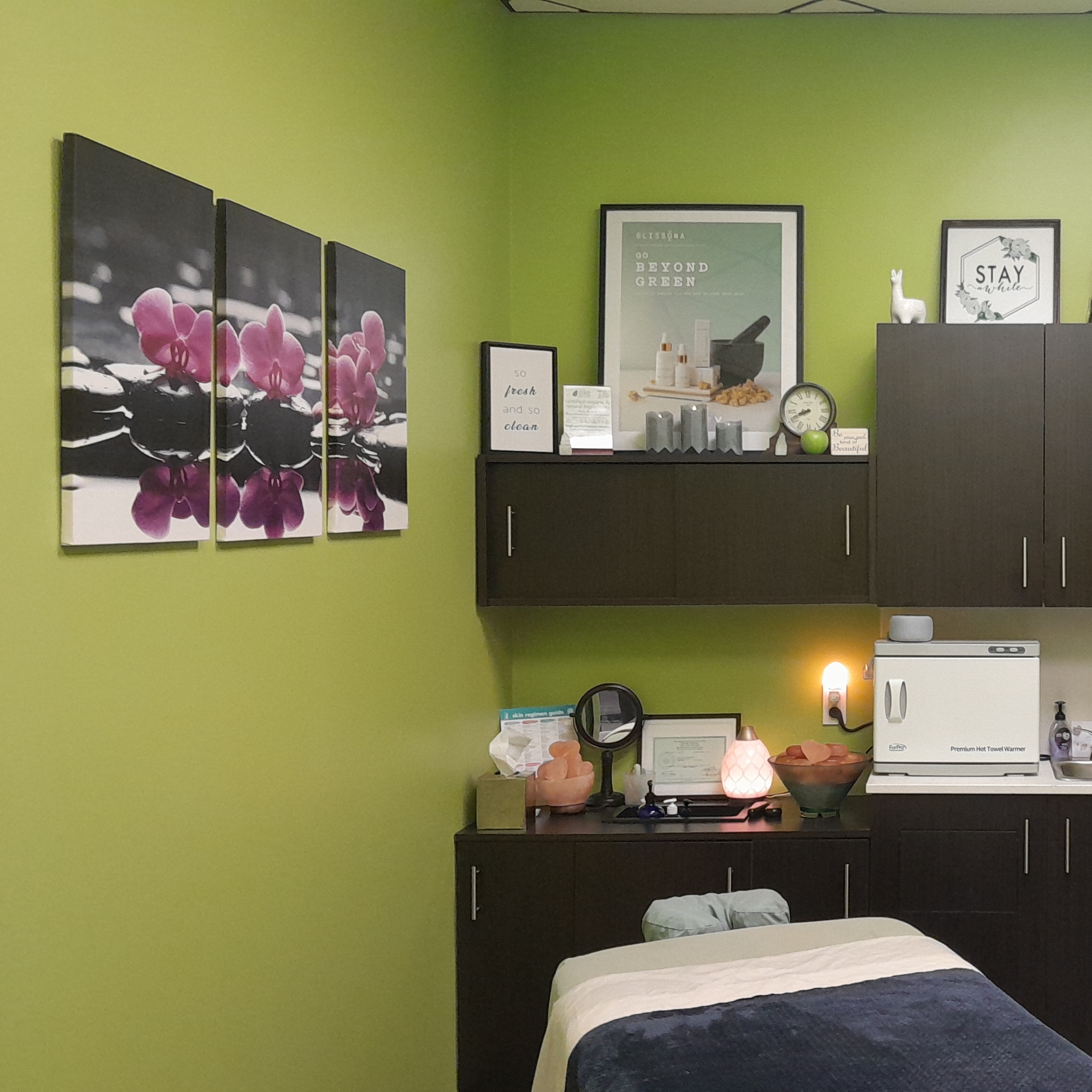 45 min Donut Glaze Facial & lip wax at Delpinghands Skincare & Massage in NY, NY