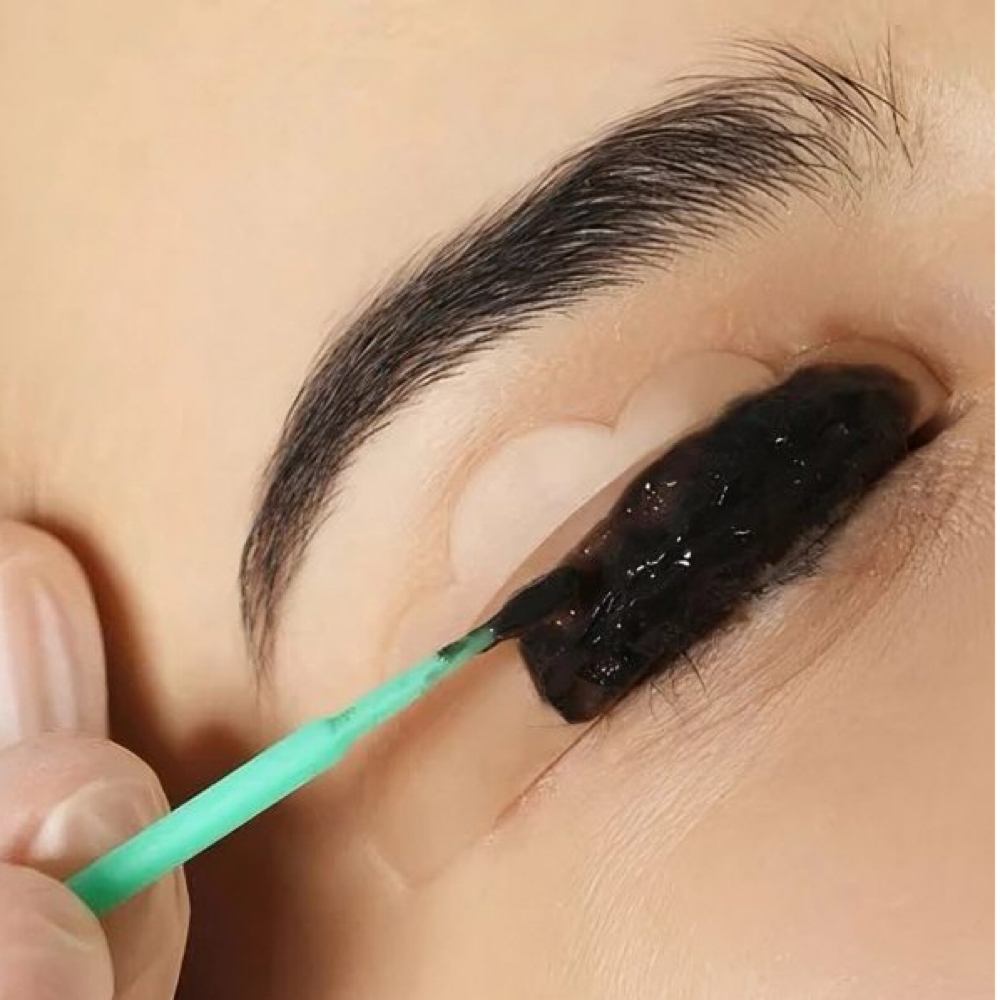 Lash Tinting at Val‘s Beauty Vault in Tucson, AZ