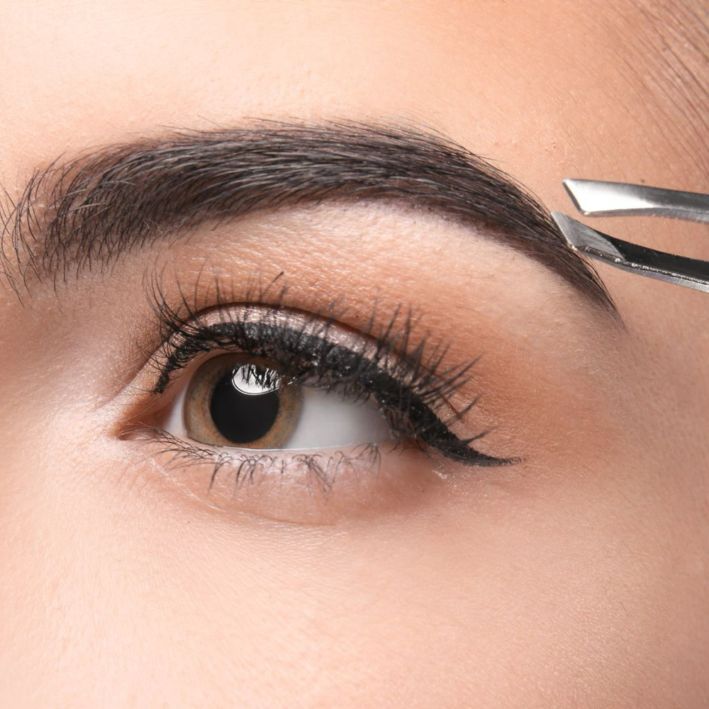 Eyebrow Shaping- First Time Client
