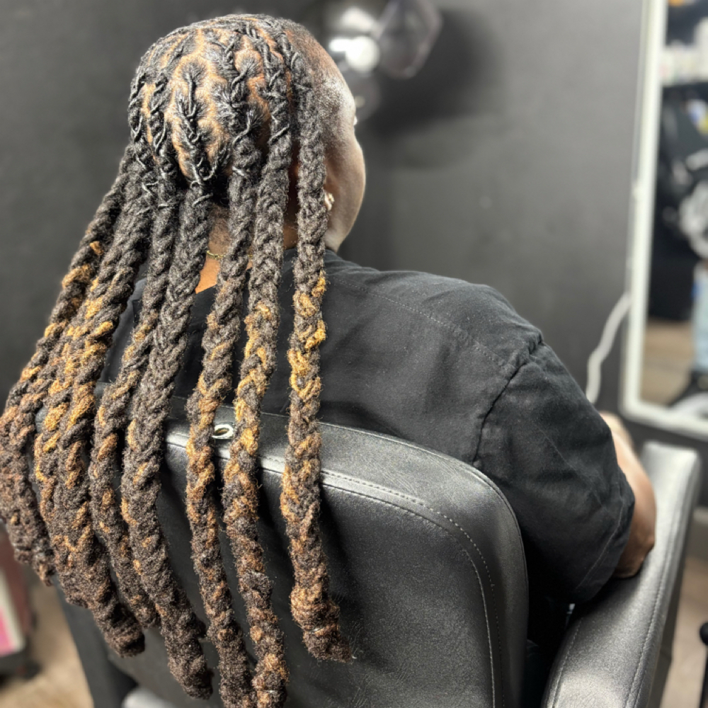 Retwist and style full head at DiamondDLocs in Fort Myers, FL